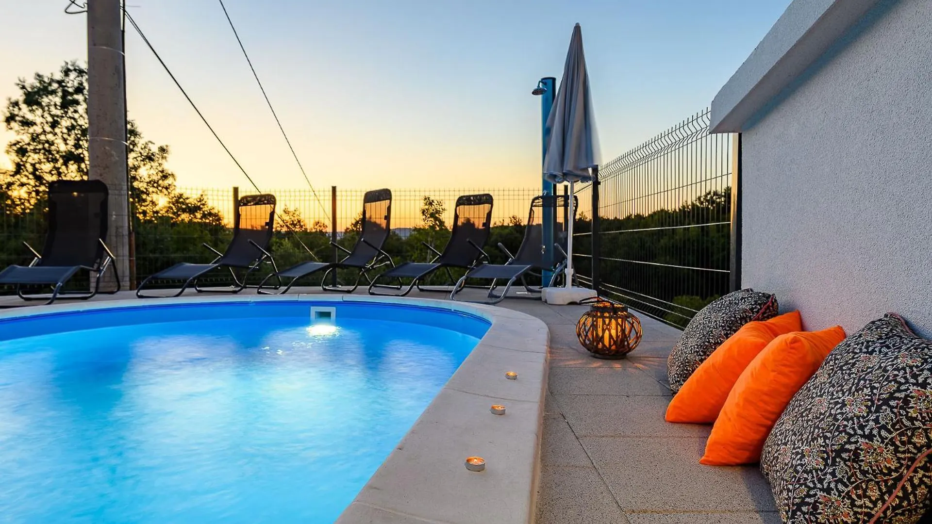 Vila Holiday House Azur With A Private Pool Martinski